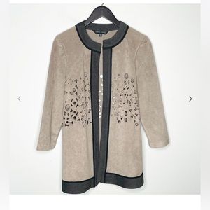 Ming Wang Heritage Laser Cut Faux Suede Open Jacket M Tan Black EUC